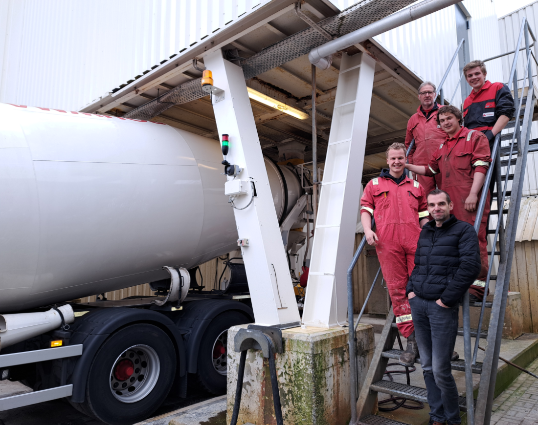 betonmixer peter iwan casper koen menger beton rouwmaat medewerker monteur