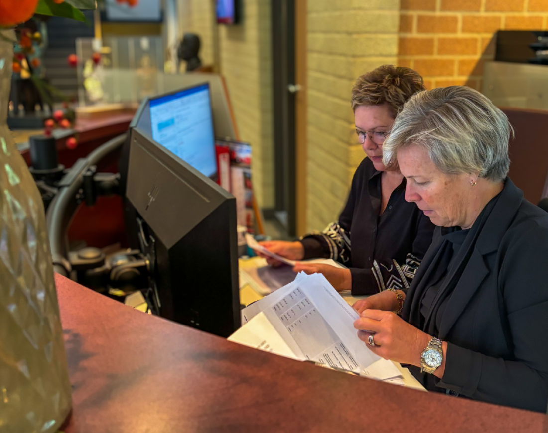 Ellen en Erlinda medewerker rouwmaat groenlo receptie