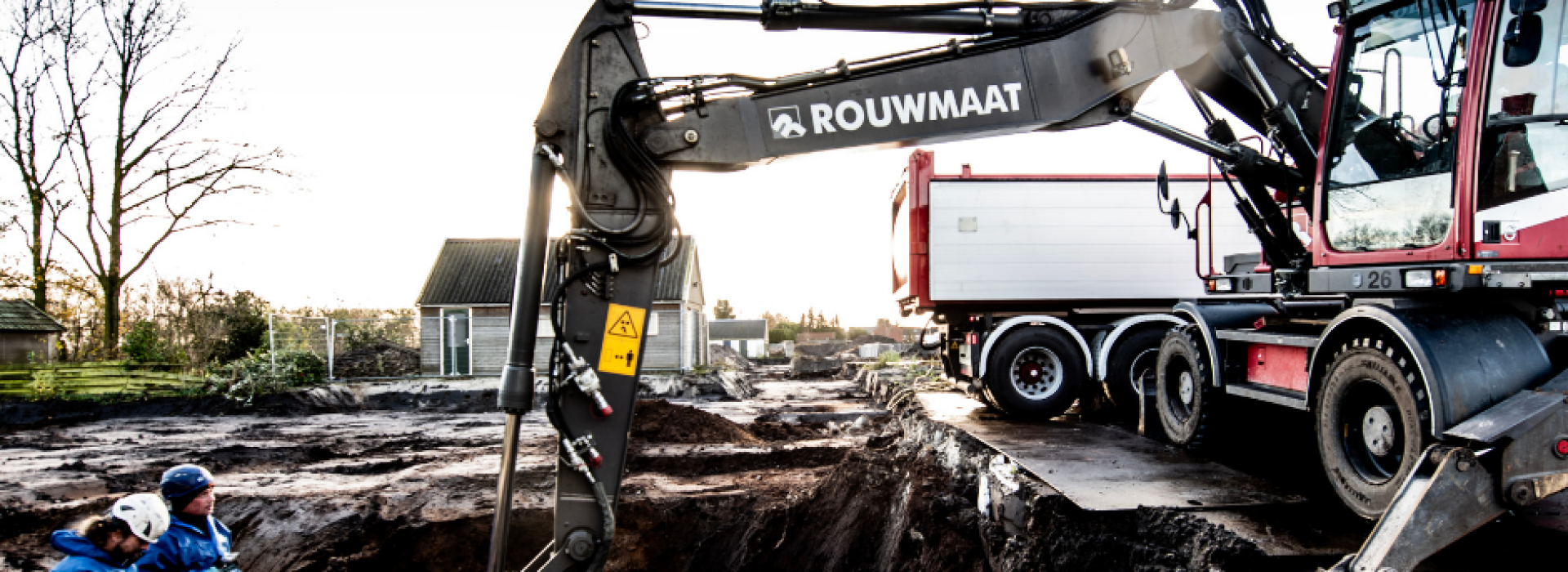 project bodemsanering westerhaar kraan vrachtwagen asbest rouwmaat milieutechniek achterhoek groenlo