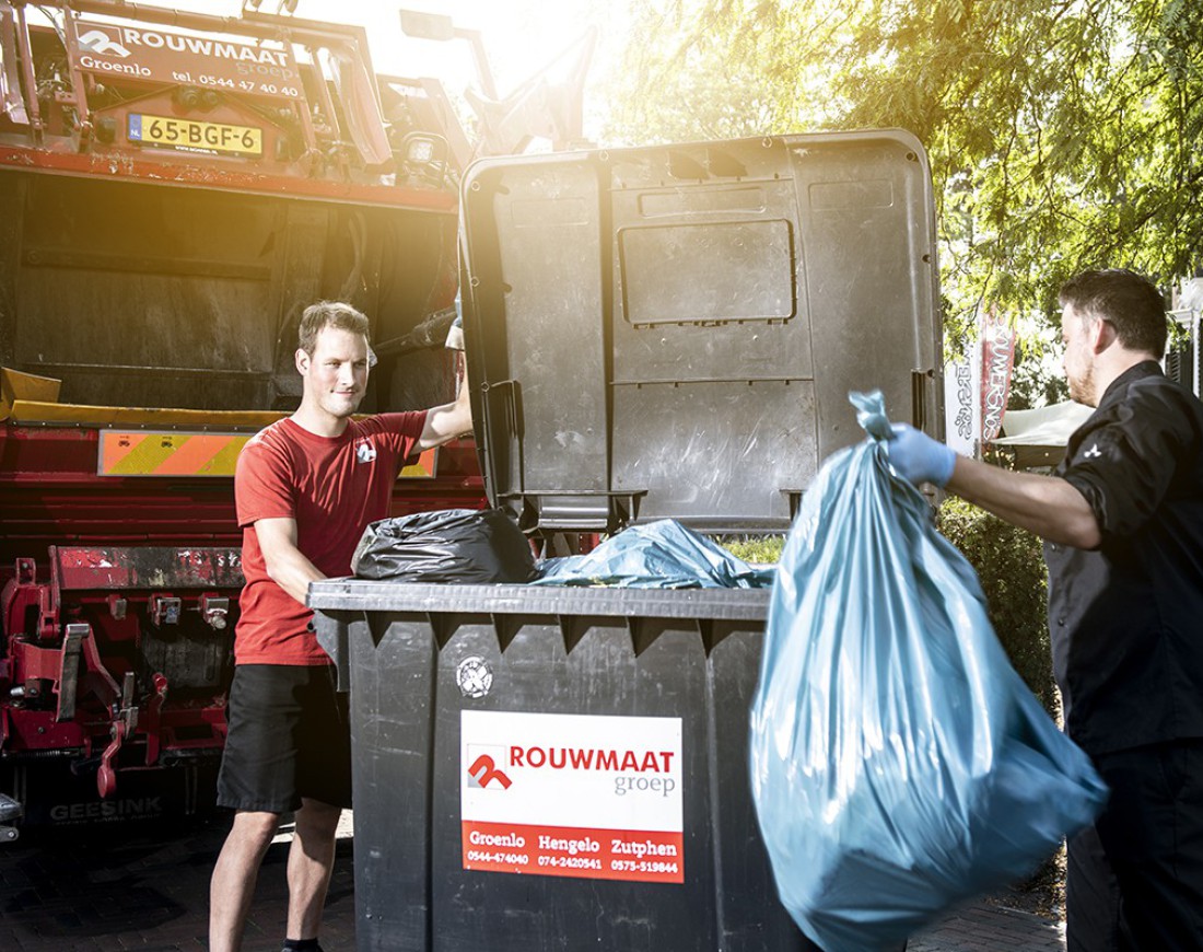 afval rolcontainer klant bedrijfsafval perskraakwagen Rouwmaat