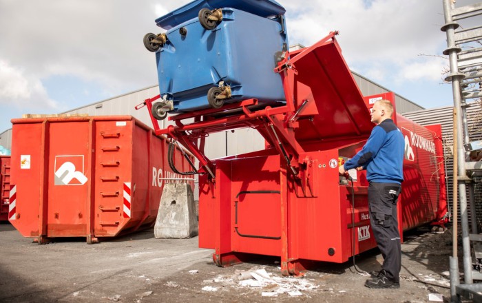 afval kiepkantelcontainer rolcontainer klant Voskamp Rouwmaat