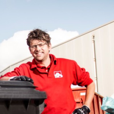 medewerker Alexander Cupido bijrijder vuilniswagen