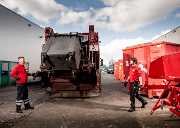 Ben en Alexander chauffeur vacature perskraakwagen afval hengelo twente overijssel rouwmaat