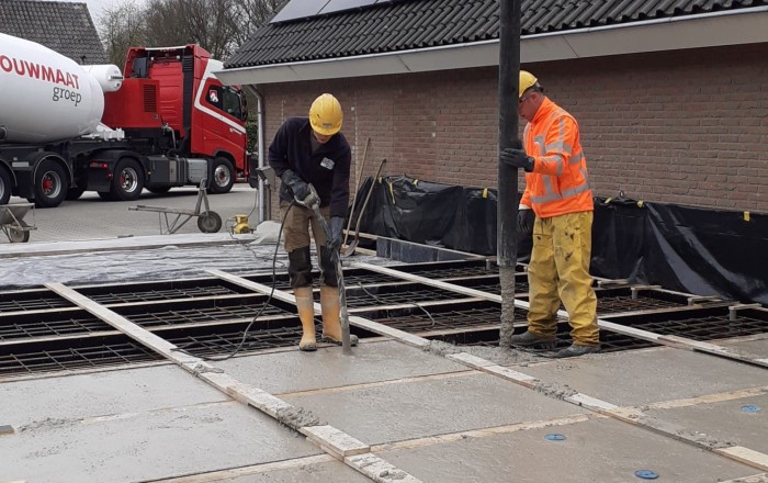 beton storten pomp Rouwmaat