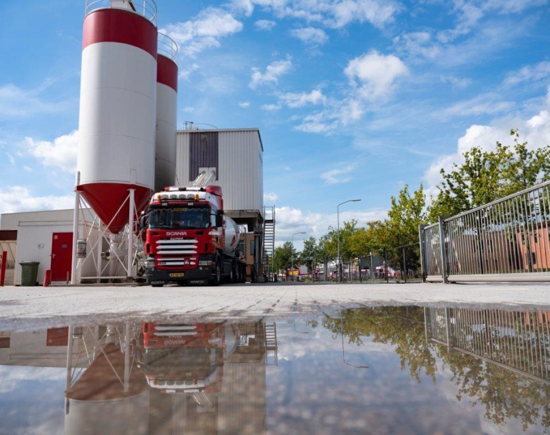 Beton vrachtwagen betoncentrale Rouwmaat Groenlo