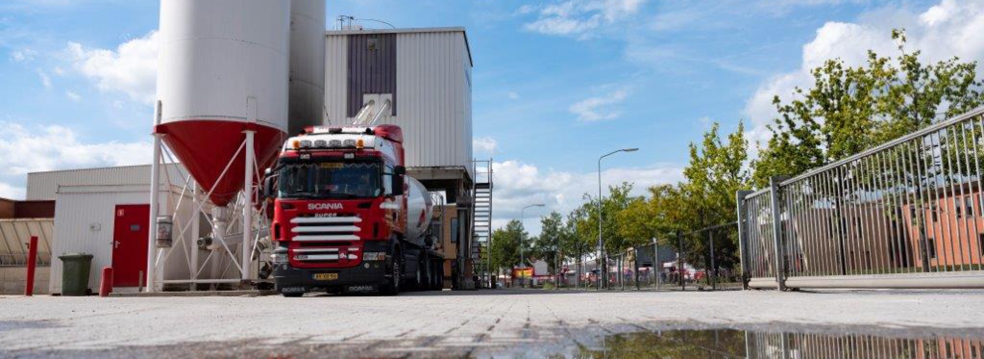 Beton vrachtwagen betoncentrale Rouwmaat Groenlo