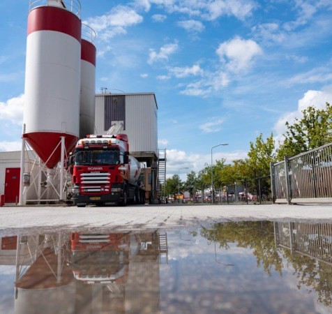 Beton vrachtwagen betoncentrale Rouwmaat Groenlo