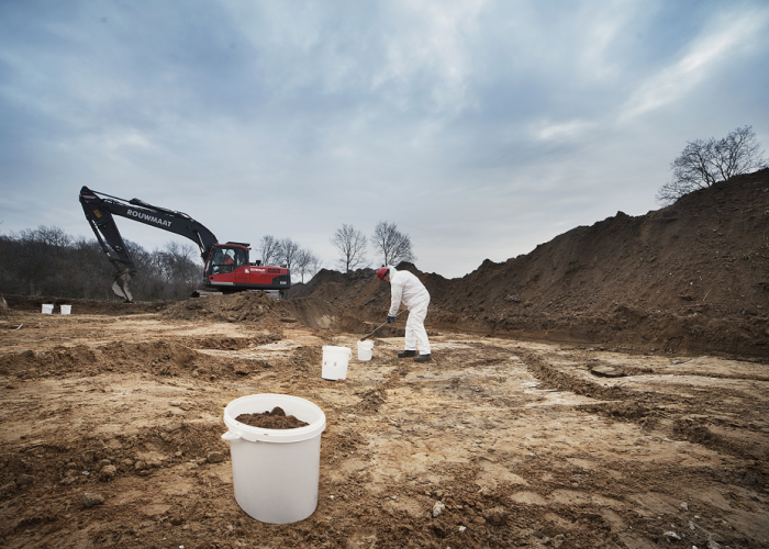 bodemsanering milieutechniek kraan graven Rouwmaat