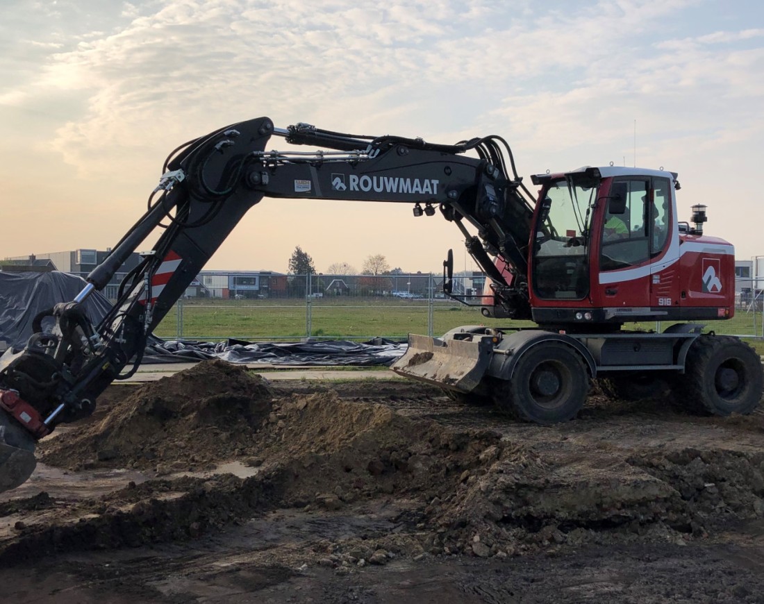 project bodemsanering paralelweg Winterswijk graver kraan Rouwmaat