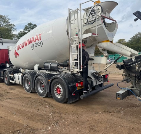 Femke beton rouwmaat vrachtwagen pomp