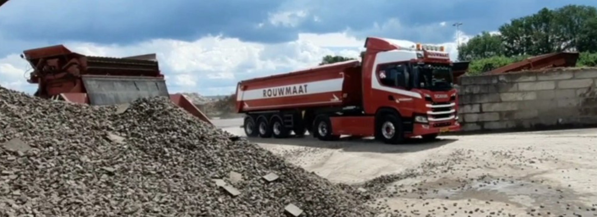 grind en vrachtwagen