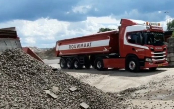 grind en vrachtwagen