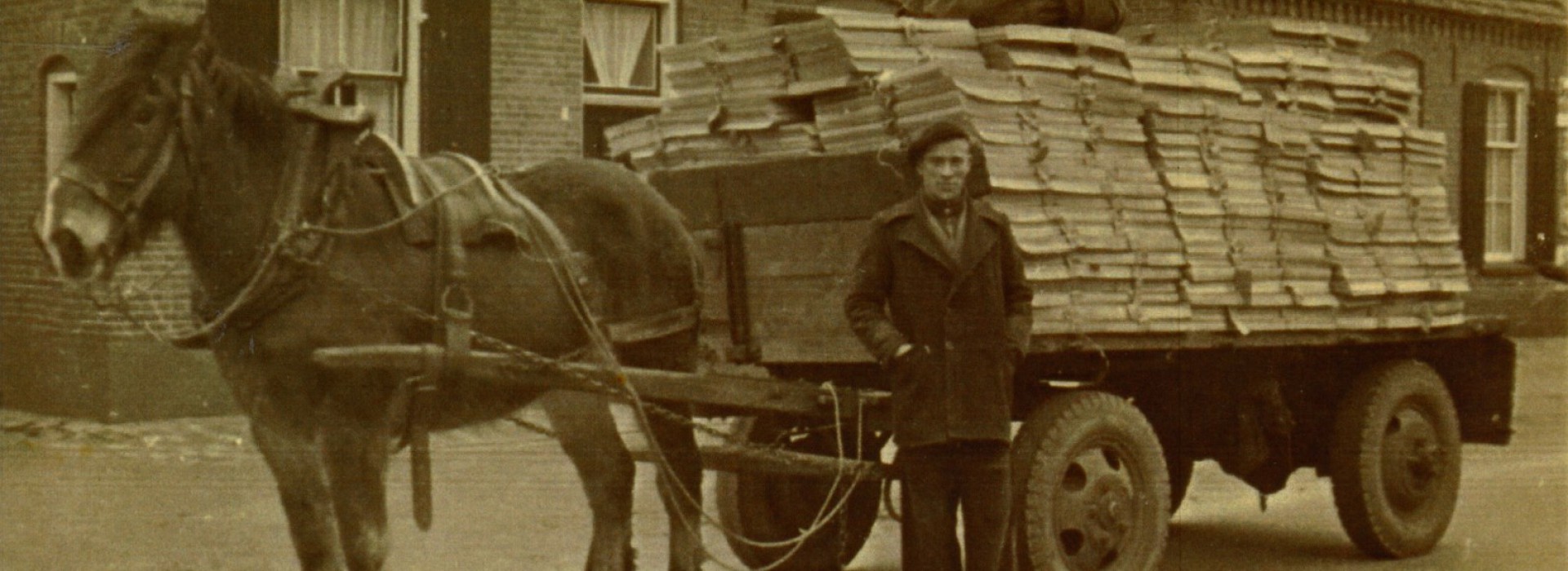 Herman Rouwmaat met paard en wagen