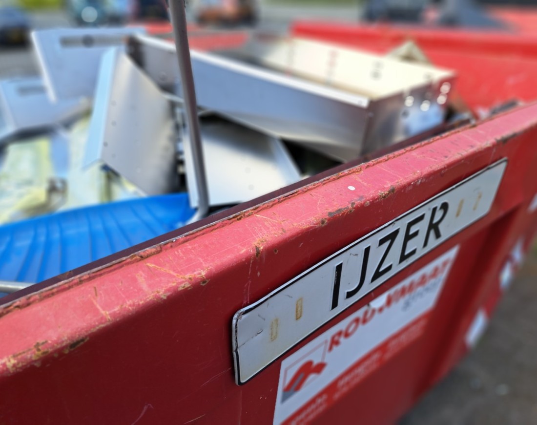 ijzer container benchmark electronics almelo rouwmaat afval bedrijfsafval 1