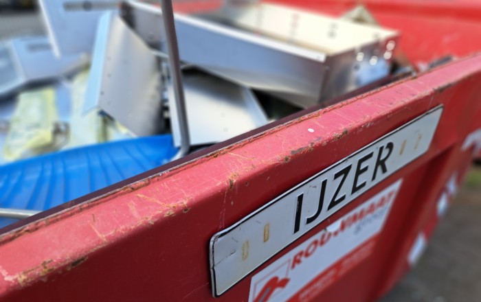 ijzer container benchmark electronics almelo rouwmaat afval bedrijfsafval 1