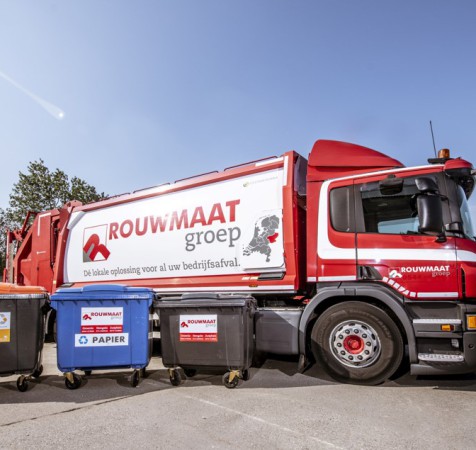 afval perskraakwagen rolcontainer vrachtwagen Rouwmaat