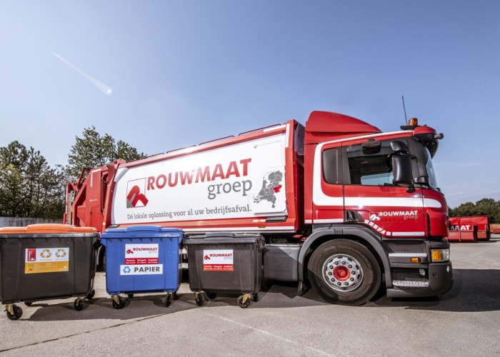 afval perskraakwagen rolcontainer vrachtwagen Rouwmaat