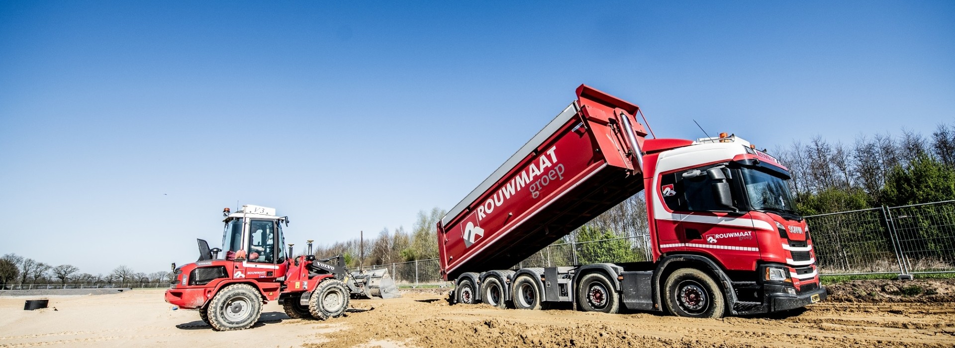 LR shovel vrachtwagen kipper gww infra lossen grondstoffen (1)