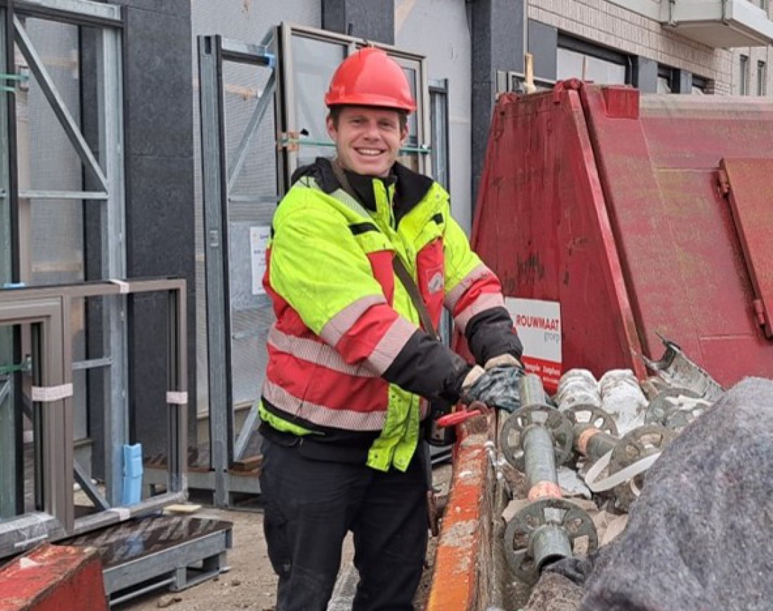 medewerker Maarten Neijenhuis chauffeur portaalvrachtwagen