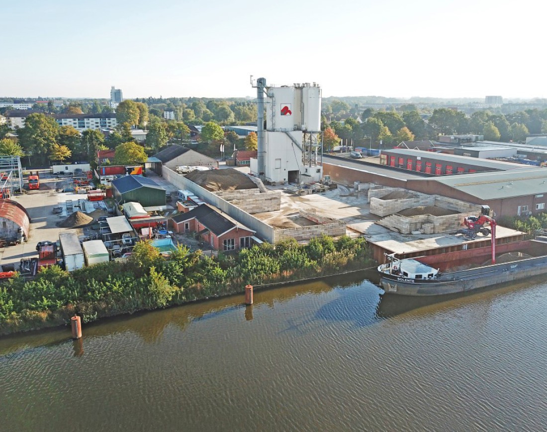 Op- en overslagkades Zutphen 1