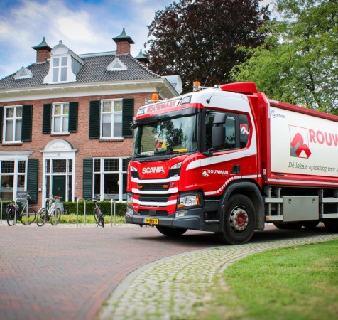 perskraak vrachtwagen afval rouwmaat