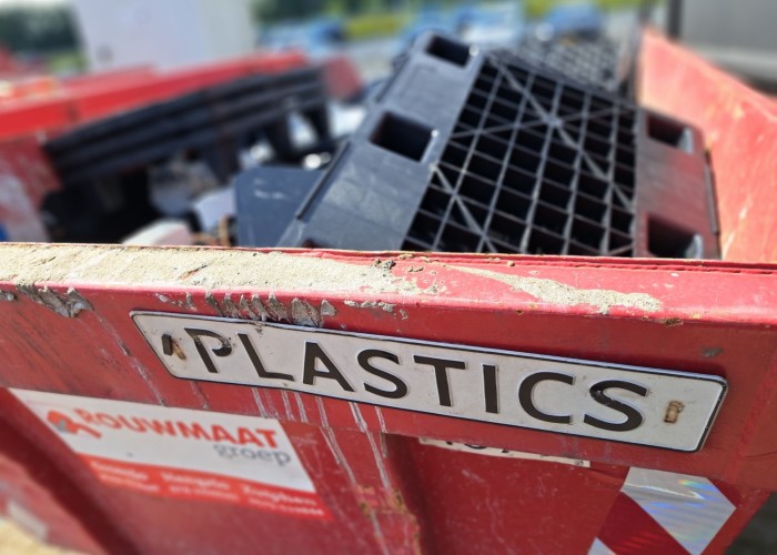 plastic container benchmark electronics almelo rouwmaat afval bedrijfsafval 1