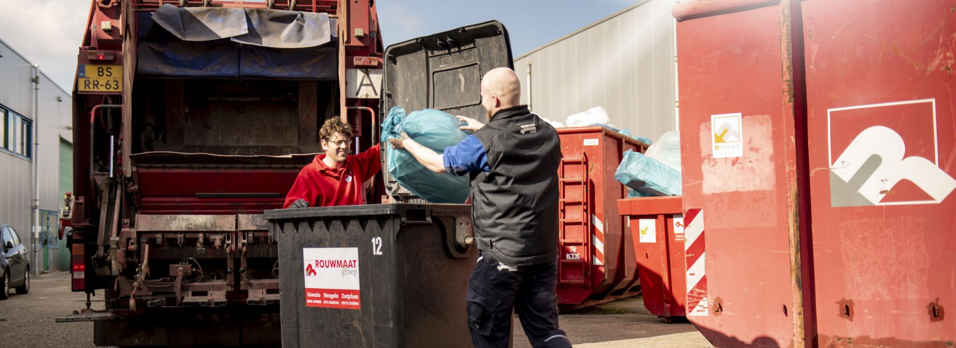afval perskraakwagen rolcontainer medewerker Alexander Cupido bijrijder afvalwagen Rouwmaat transport