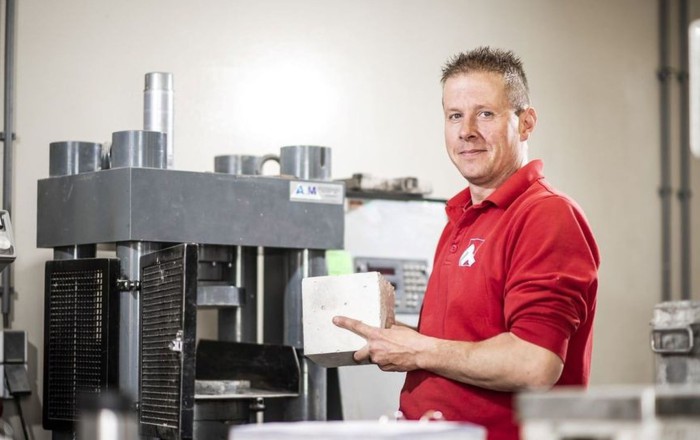 medewerker Ralf Ribbers betontechnoloog Rouwmaat Groenlo Achterhoek