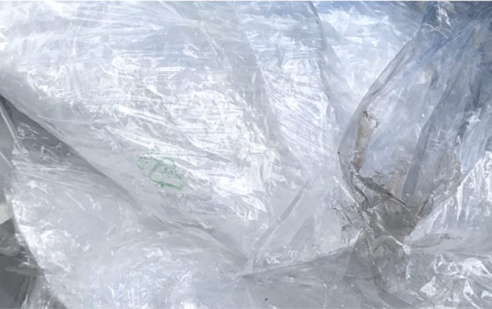 schone plastic folie afval rouwmaat