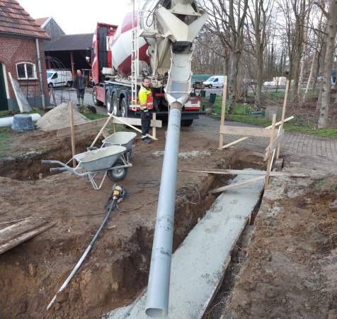 stort-beton-pvc-pijp-rouwmaat-mixer-vrachtwagen