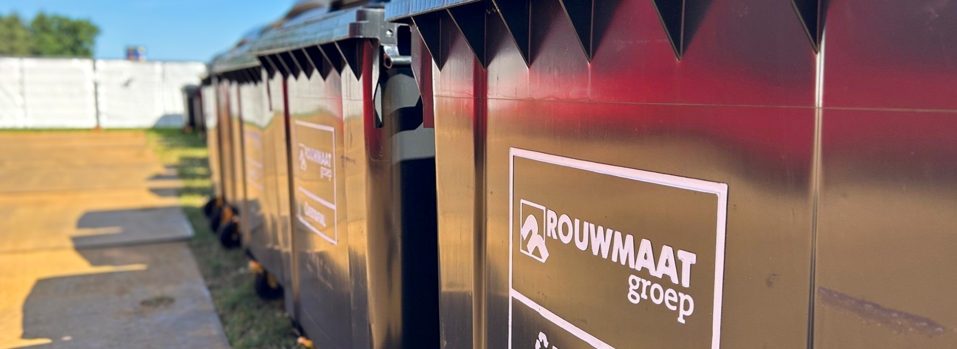 rolcontainers zwarte cross rouwmaat afval